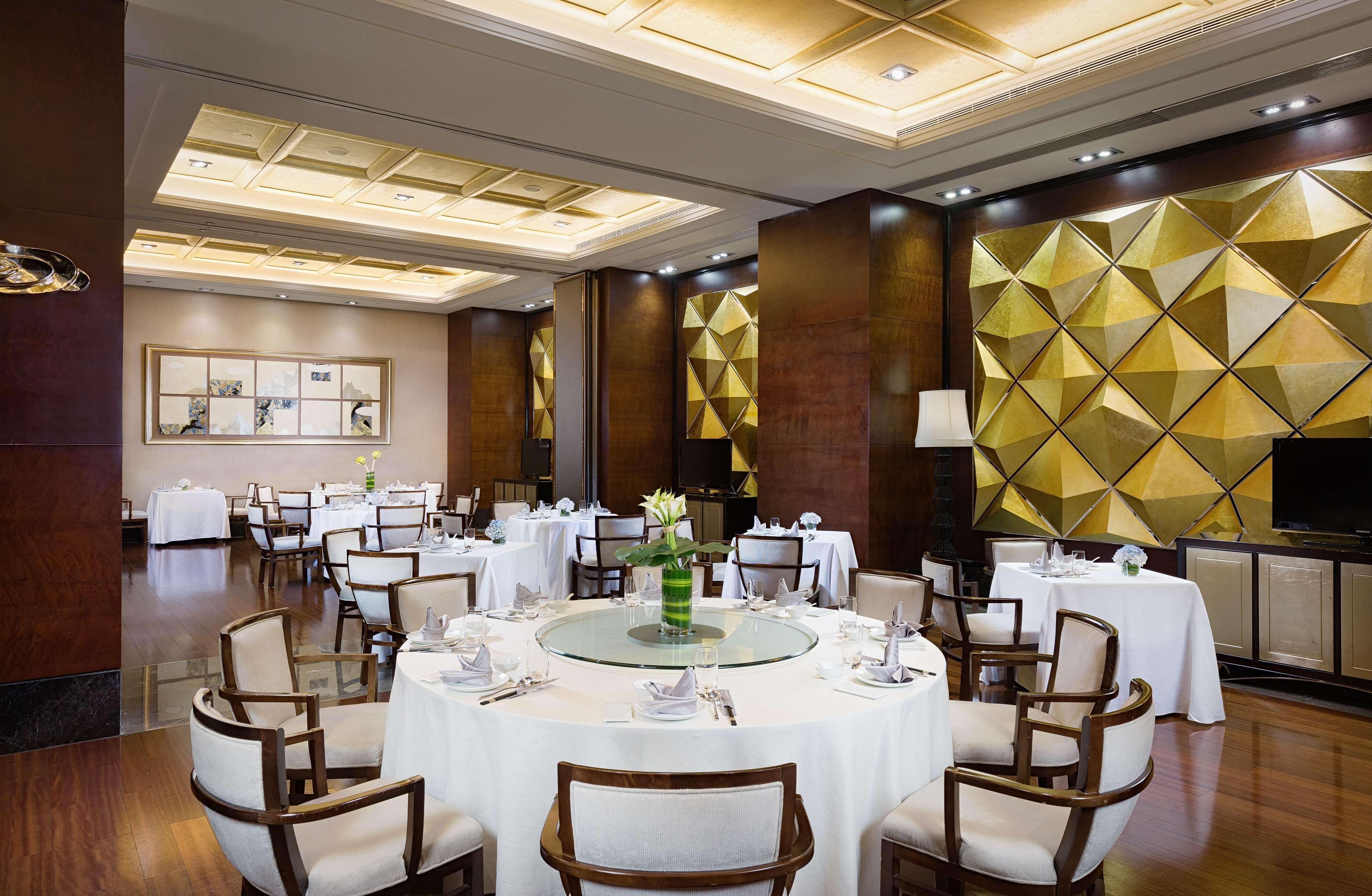 Radisson Blu Plaza - Free 2 Bottle Of Local Beer Per During Hotel
